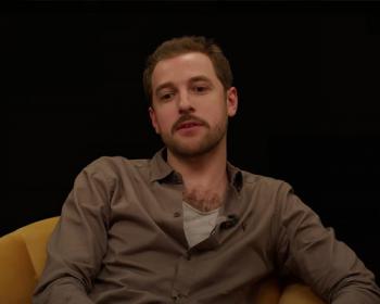 Отношения с публикой в новом статусе: как изменилось общение комика с фанатками после женитьбы.