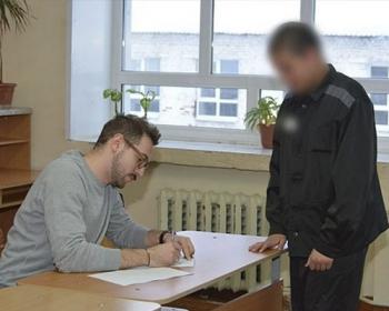 Встреча, которая меняет взгляд: как юмор и искренность помогают подросткам в колонии поверить в себя.